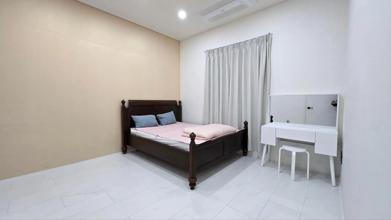 Wisma tamu A Bridge House 5-B Hotel Incheon