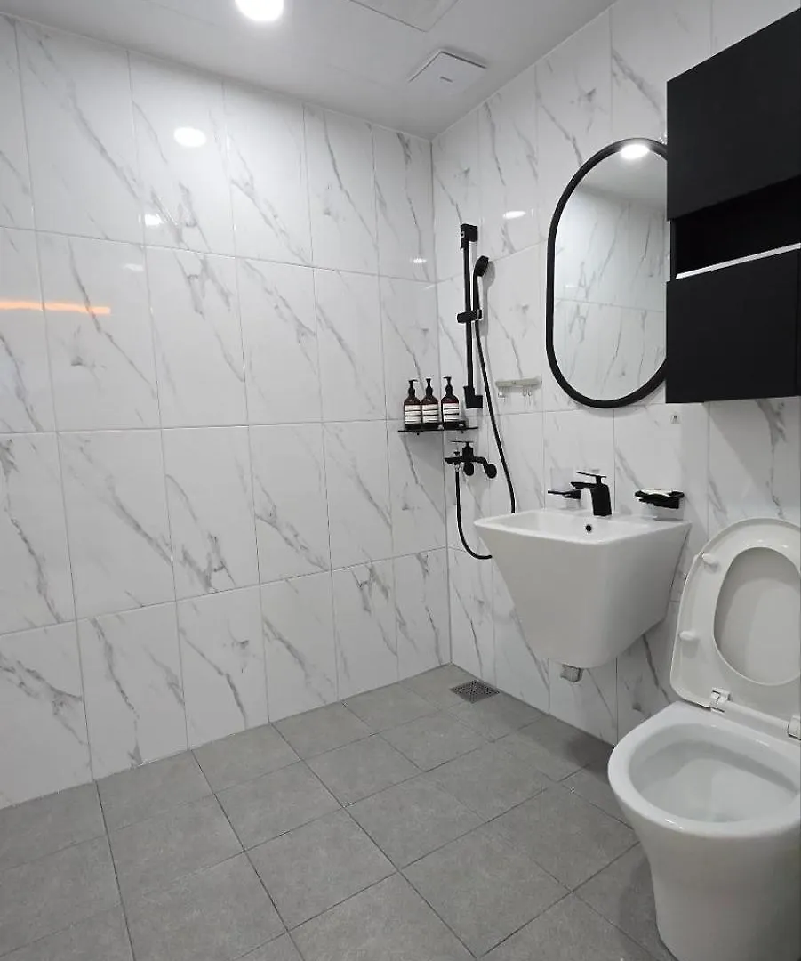 A Bridge House 5-B Hotel Incheon 4*,